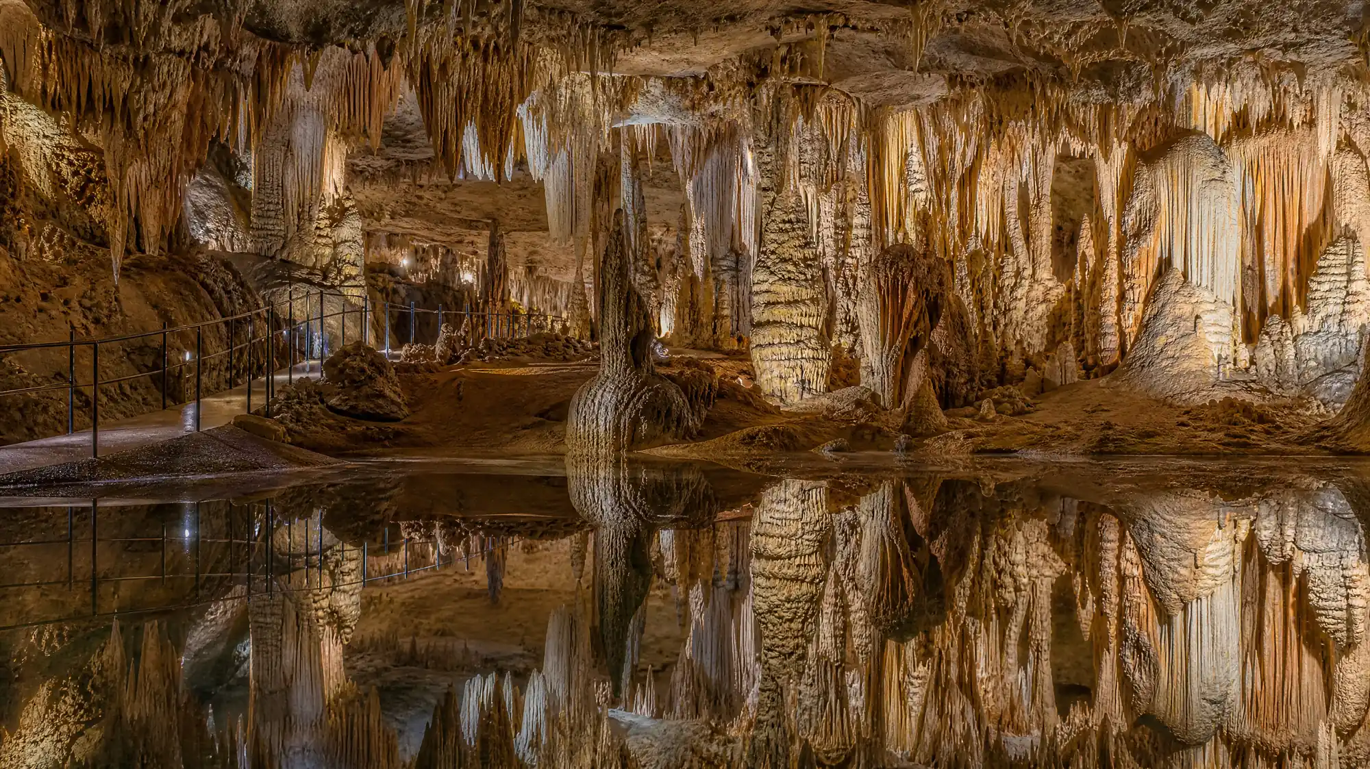 Walk through the largest cavern system in the eastern United States. See mirrored pools and stone ceilings reaching 10 stories high.